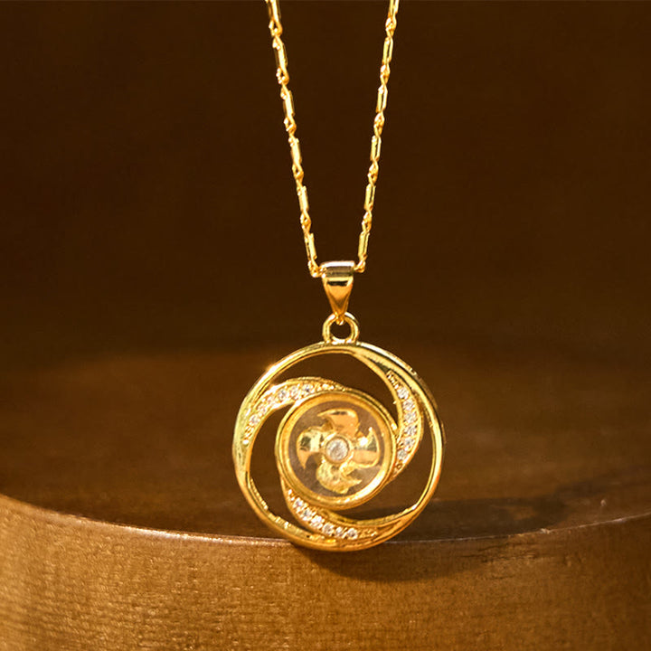 Colgante de collar con forma de molino de viento giratorio de latón y cobre bañado en oro y Buddha Stones