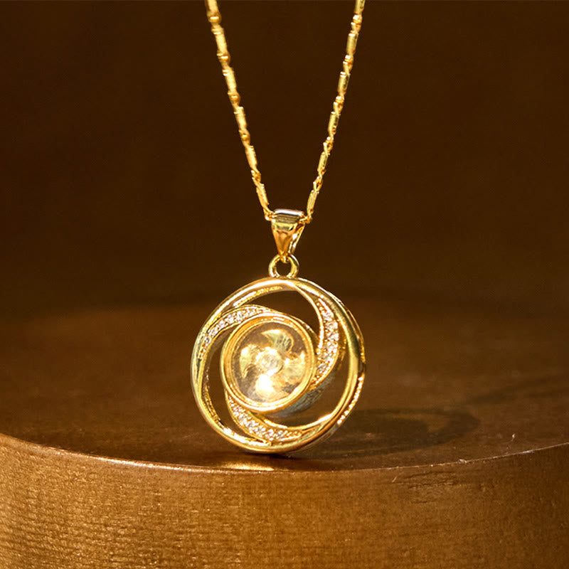 Colgante de collar con forma de molino de viento giratorio de latón y cobre bañado en oro y Buddha Stones