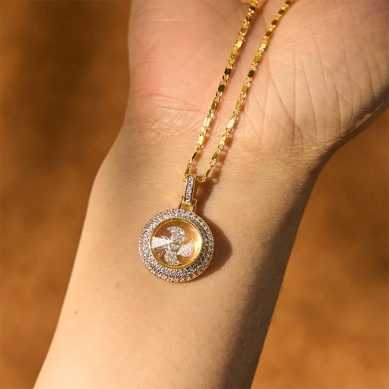 Colgante de collar con molino de viento giratorio de latón y cobre bañado en oro y Buddha Stones