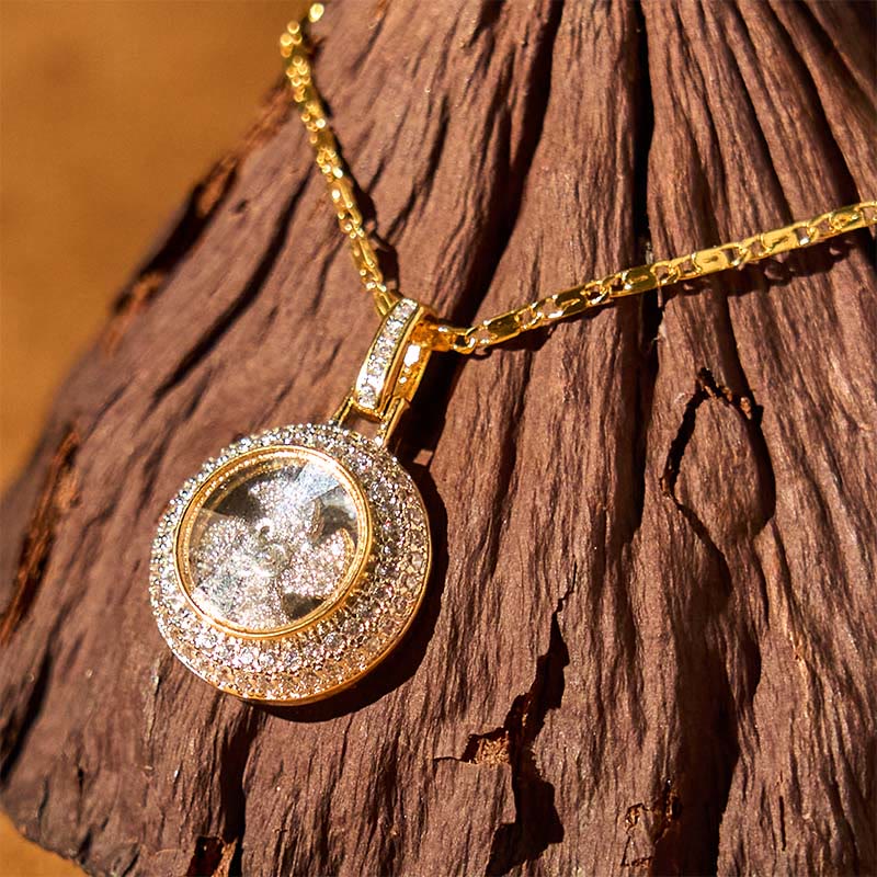Colgante de collar con molino de viento giratorio de latón y cobre bañado en oro y Buddha Stones