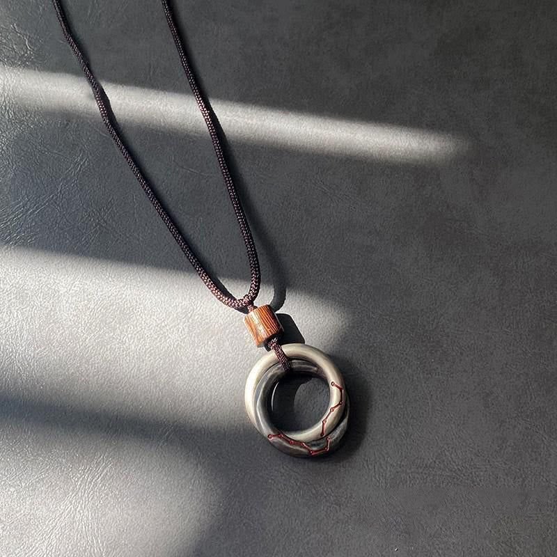 Collar con colgante de la suerte de la Osa Mayor con aro Qiankun de cobre y Buddha Stones