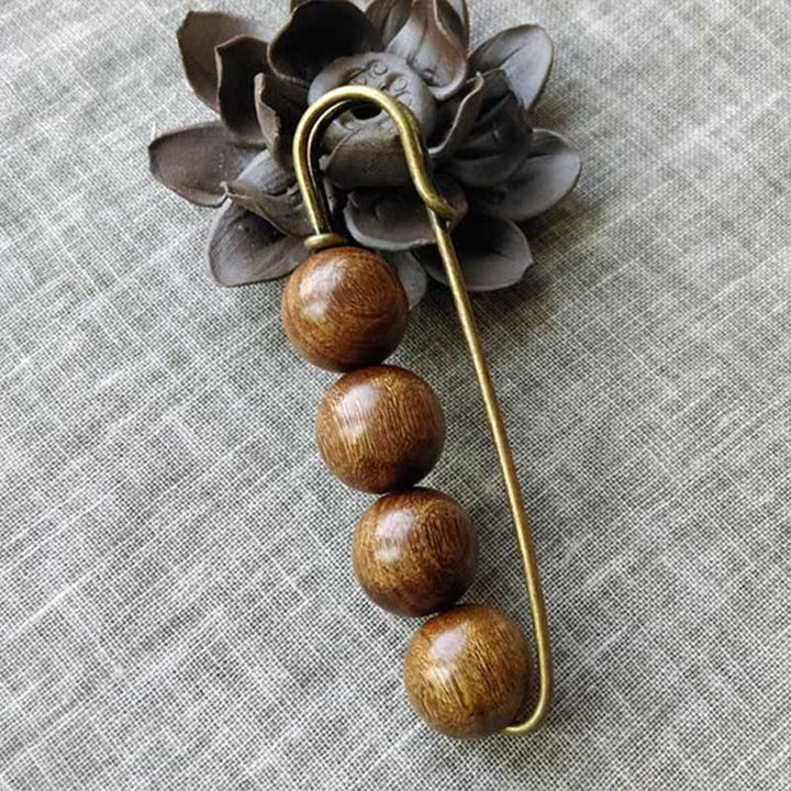 Broche curativo con cuentas de peltogyne, agathis alba, sándalo y madera de ébano de Buddha Stones