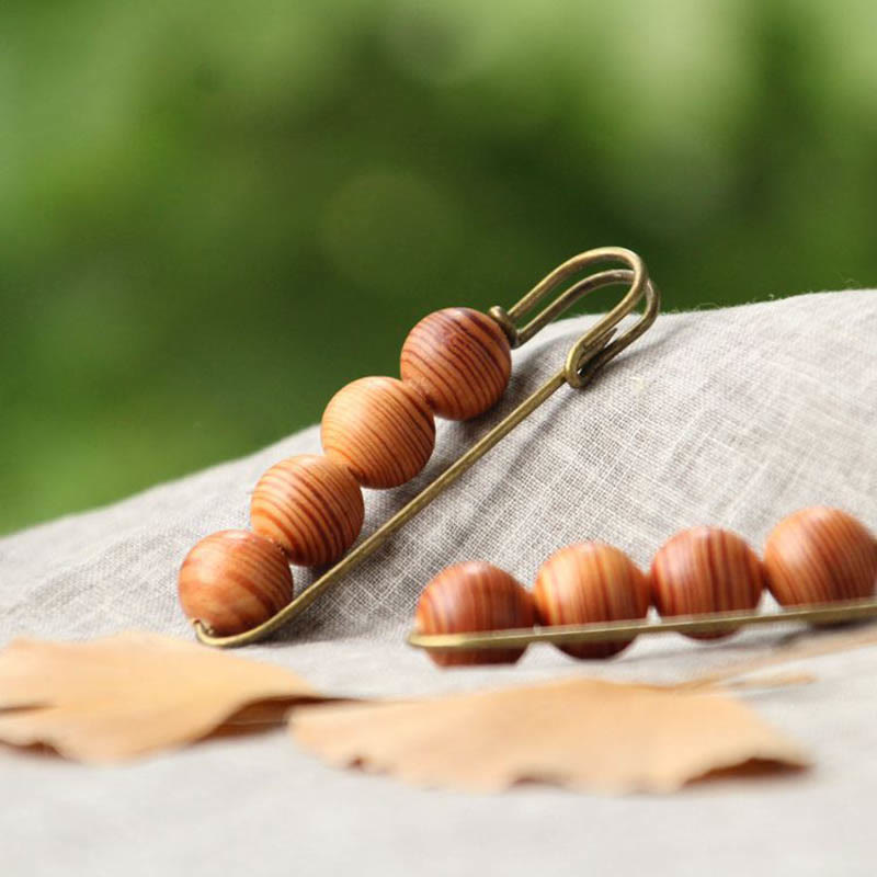 Broche curativo con cuentas de peltogyne, agathis alba, sándalo y madera de ébano de Buddha Stones