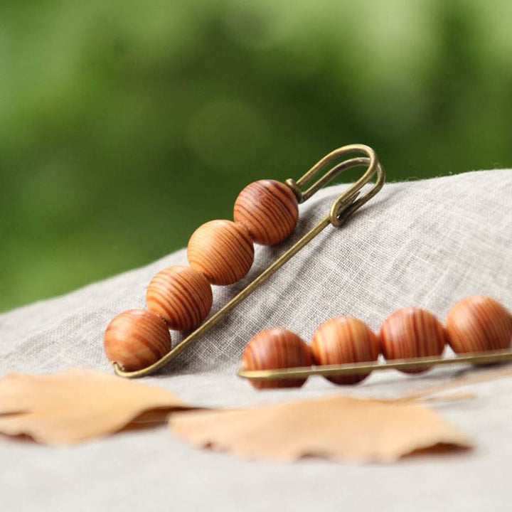 Broche curativo con cuentas de peltogyne, agathis alba, sándalo y madera de ébano de Buddha Stones