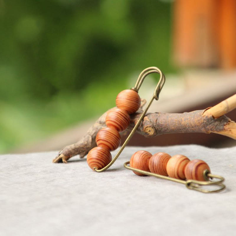 Broche curativo con cuentas de peltogyne, agathis alba, sándalo y madera de ébano de Buddha Stones