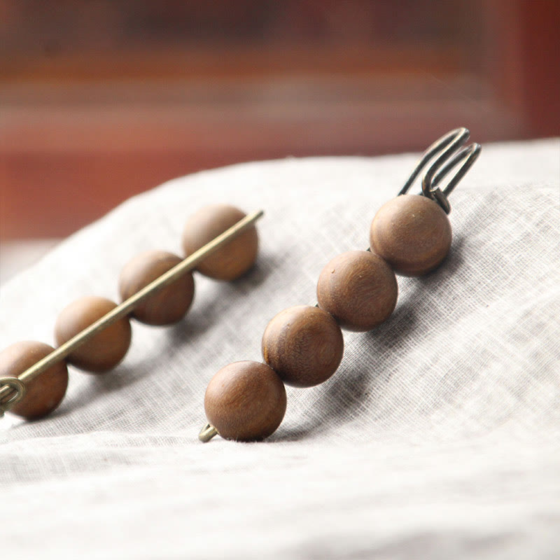 Broche curativo con cuentas de peltogyne, agathis alba, sándalo y madera de ébano de Buddha Stones