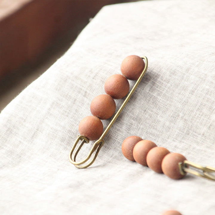 Broche curativo con cuentas de peltogyne, agathis alba, sándalo y madera de ébano de Buddha Stones