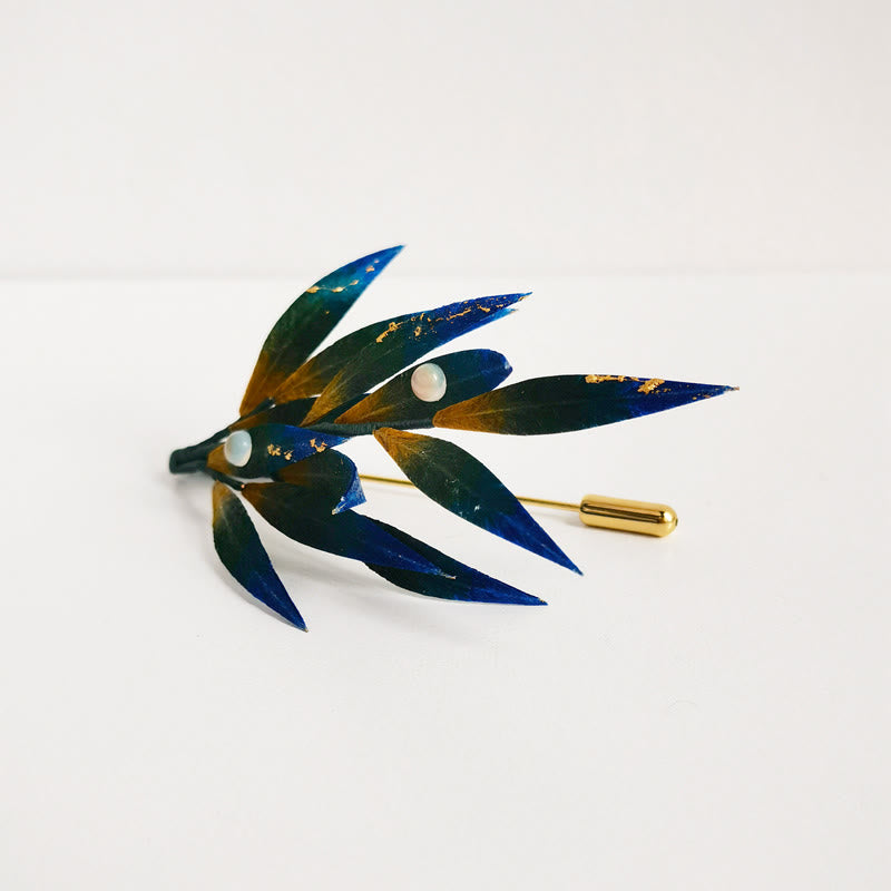 Broche de hojas de seda morera, verde, amarillo y azul, hecho a mano con flores de terciopelo y Buddha Stones