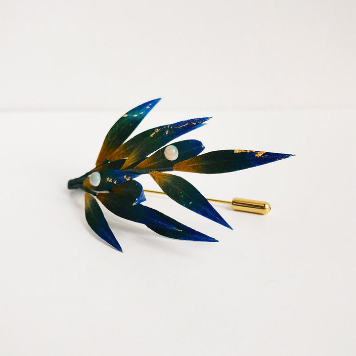 Broche de hojas de seda morera, verde, amarillo y azul, hecho a mano con flores de terciopelo y Buddha Stones