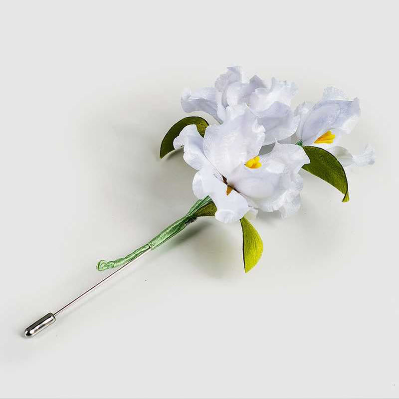 Broche de flor de lirio blanco de seda morera con flores de terciopelo hechas a mano con Buddha Stones
