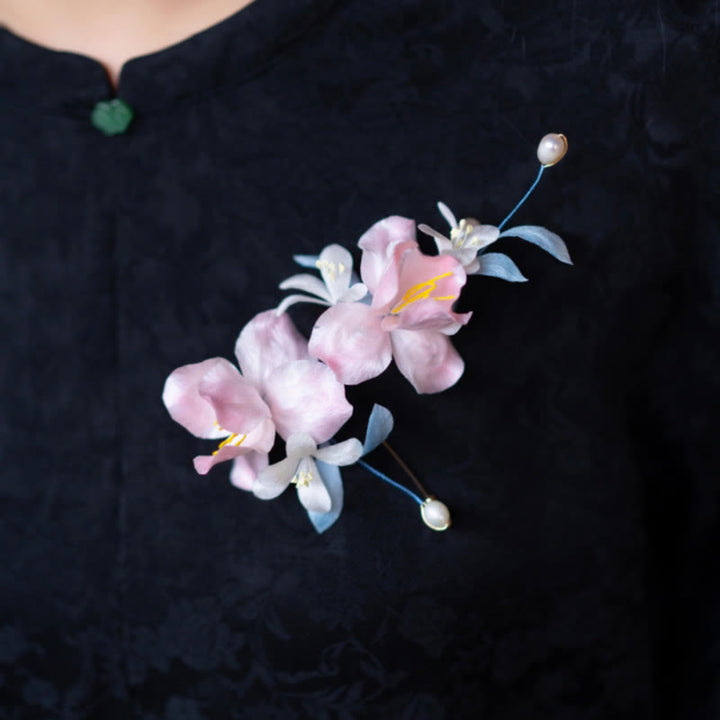 Broche para el pelo con forma de lirio rosa y seda morera con flores de terciopelo hechas a mano con Buddha Stones