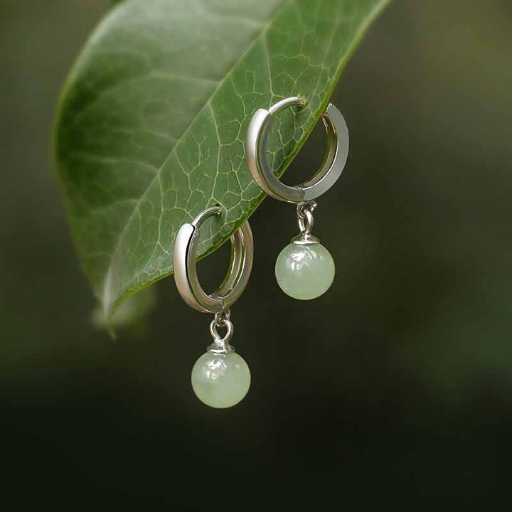Pendientes de prosperidad con cuentas redondas de jade y Buddha Stones