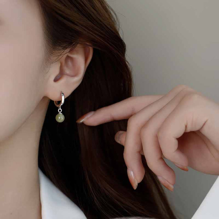 Pendientes de prosperidad con cuentas redondas de jade y Buddha Stones