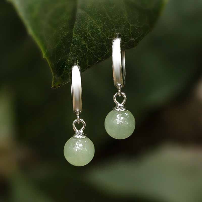 Pendientes de prosperidad con cuentas redondas de jade y Buddha Stones