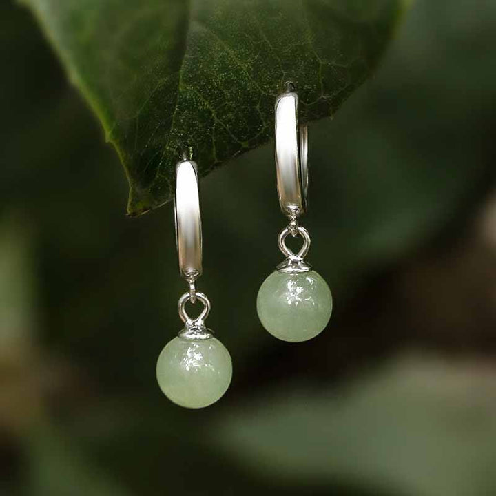 Pendientes de prosperidad con cuentas redondas de jade y Buddha Stones