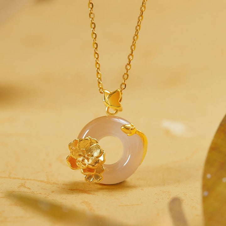 Colgante con forma de mariposa y flor de durazno en plata de Buddha Stones 925 natural con calcedonia blanca y hebilla de la paz