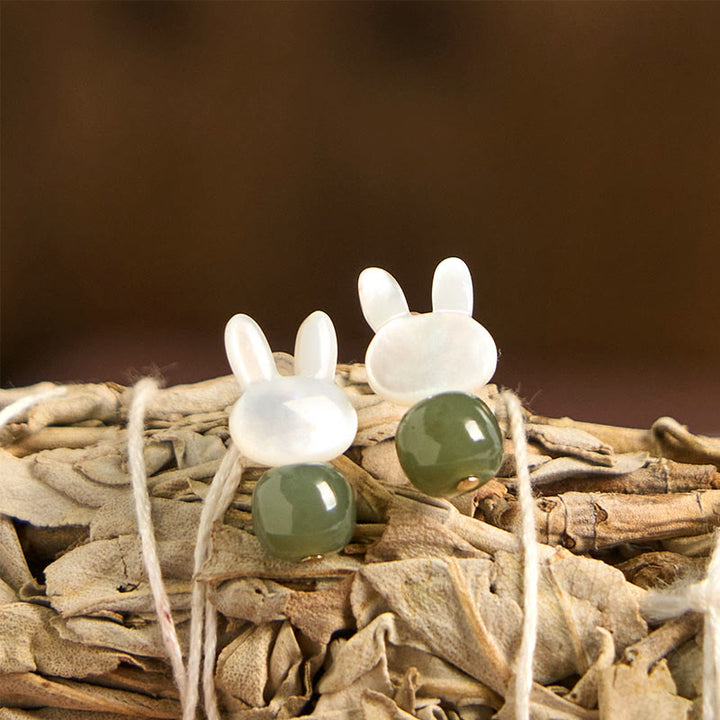 Pendientes de la suerte de jade hetiano con forma de conejo y piedra Tridacna de Buddha Stones