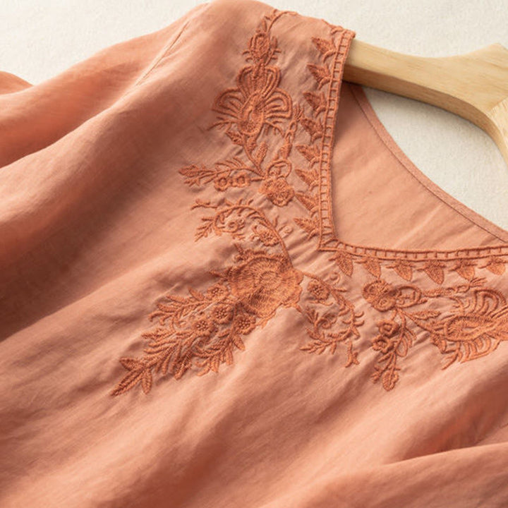 Camisa de algodón de media manga con cuello en V y diseño floral con bordado informal de Buddha Stones para mujer - image 10