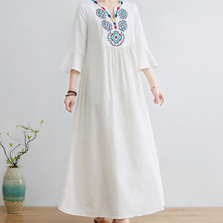 Vestido midi informal de lino y algodón con cuello en V y mangas tres cuartos con estampado floral bordado de Buddha Stones - image 4