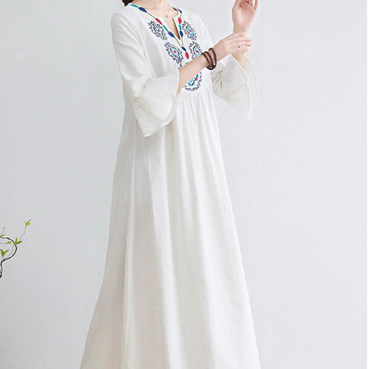 Vestido midi informal de lino y algodón con cuello en V y mangas tres cuartos con estampado floral bordado de Buddha Stones - image 2