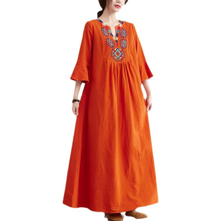Vestido midi informal de lino y algodón con cuello en V y mangas tres cuartos con estampado floral bordado de Buddha Stones - image 12