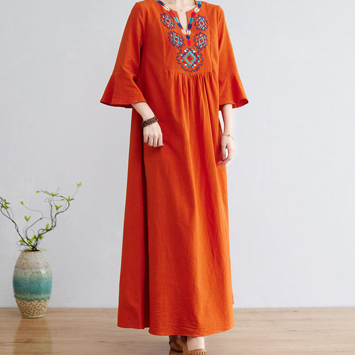 Vestido midi informal de lino y algodón con cuello en V y mangas tres cuartos con estampado floral bordado de Buddha Stones - image 11