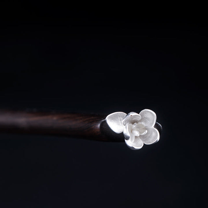 Horquilla clásica con bendición de flor de magnolia de ébano y plata de ley 925 con Buddha Stones