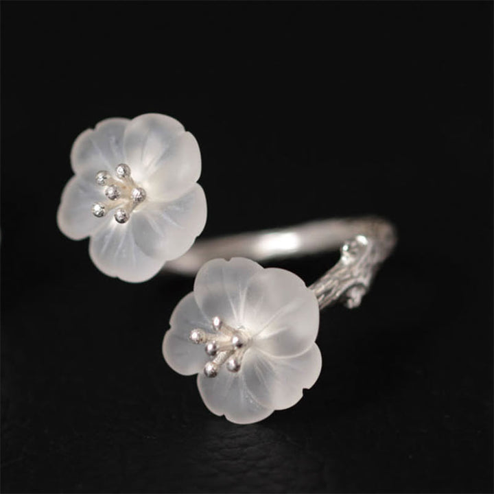 Anillo de protección ajustable con doble flor de ciruelo y cristales blancos de plata de ley 925 de Buddha Stones - Estilo plateado (diámetro interior 16,4-17,8 mm) - image 0