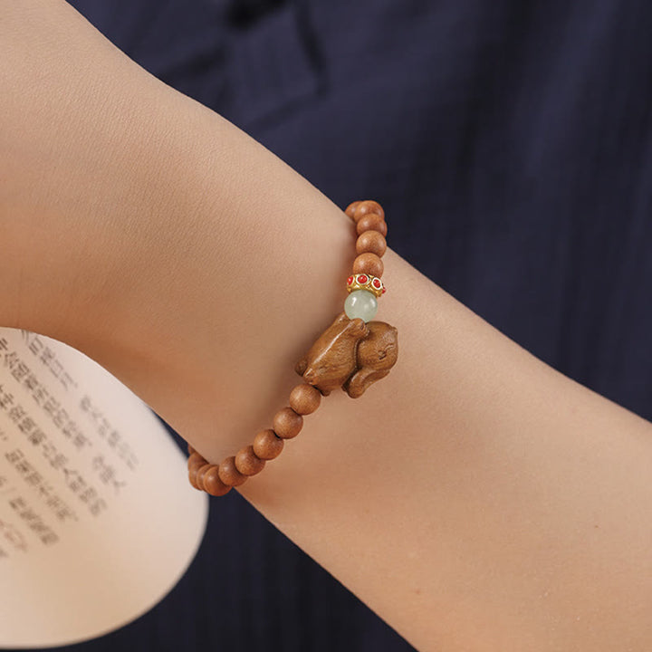 Pulsera positiva con forma de conejo y sándalo verde y dorado con Buddha Stones