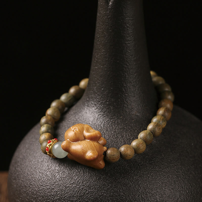Pulsera positiva con forma de conejo y sándalo verde y dorado con Buddha Stones
