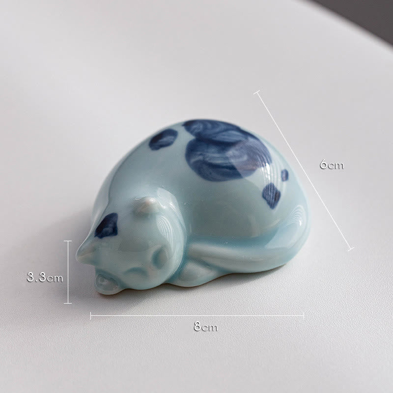 Figura decorativa de cerámica con forma de gato durmiendo de pie, con Buddha Stones y un adorable gatito de la suerte. - Gato azul durmiendo 8*6*3,3 cm - image 23