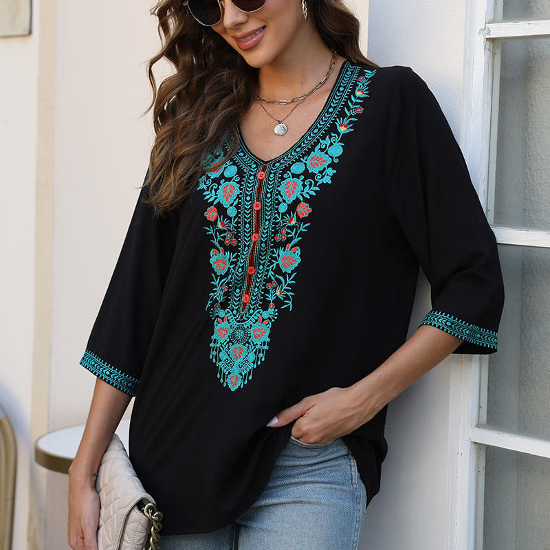 Camiseta de algodón para mujer con cuello en V y media manga con bordado de flores y hojas de Buddha Stones, informal, de verano - Negro - US12, UK/AU16, EU44 (3XL) - image 0