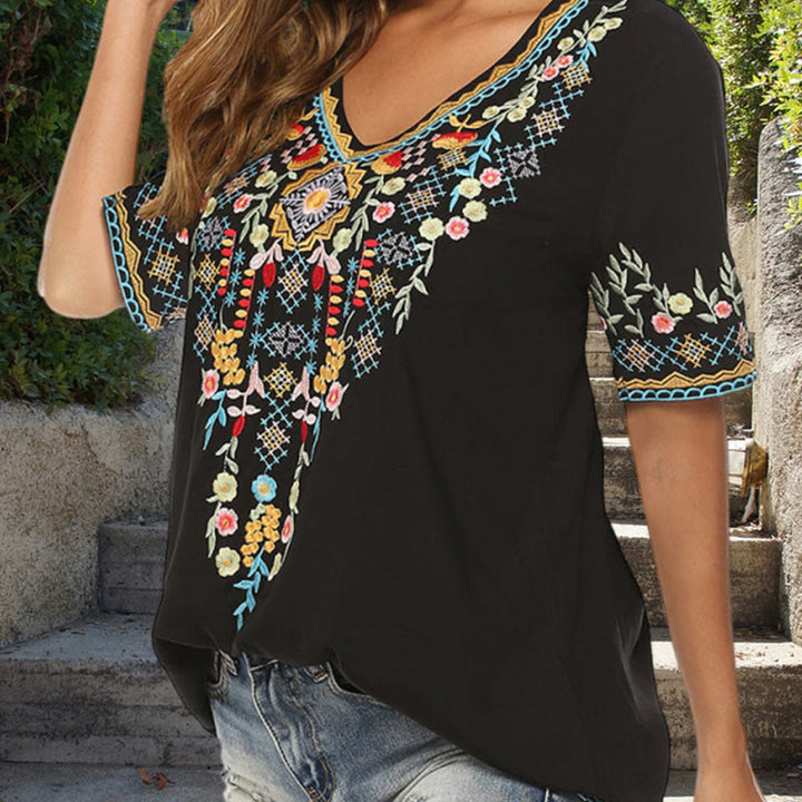 Camiseta de algodón para mujer con cuello en V y manga corta con diseño floral bordado de Buddha Stones - image 12