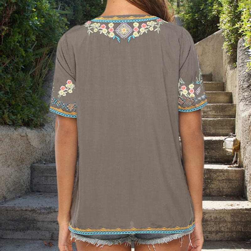 Camiseta de algodón para mujer con cuello en V y manga corta con diseño floral bordado de Buddha Stones - image 2