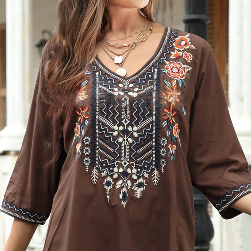 Camiseta de algodón para mujer con cuello en V y manga tres cuartos con diseño floral bordado liso y casual de Buddha Stones para primavera - image 5