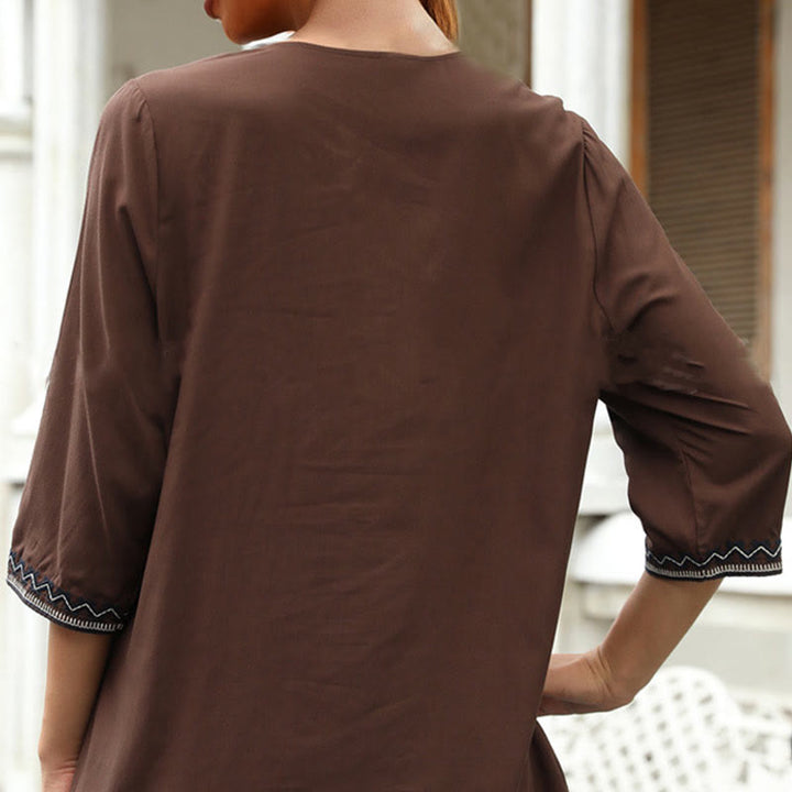 Camiseta de algodón para mujer con cuello en V y manga tres cuartos con diseño floral bordado liso y casual de Buddha Stones para primavera - image 3