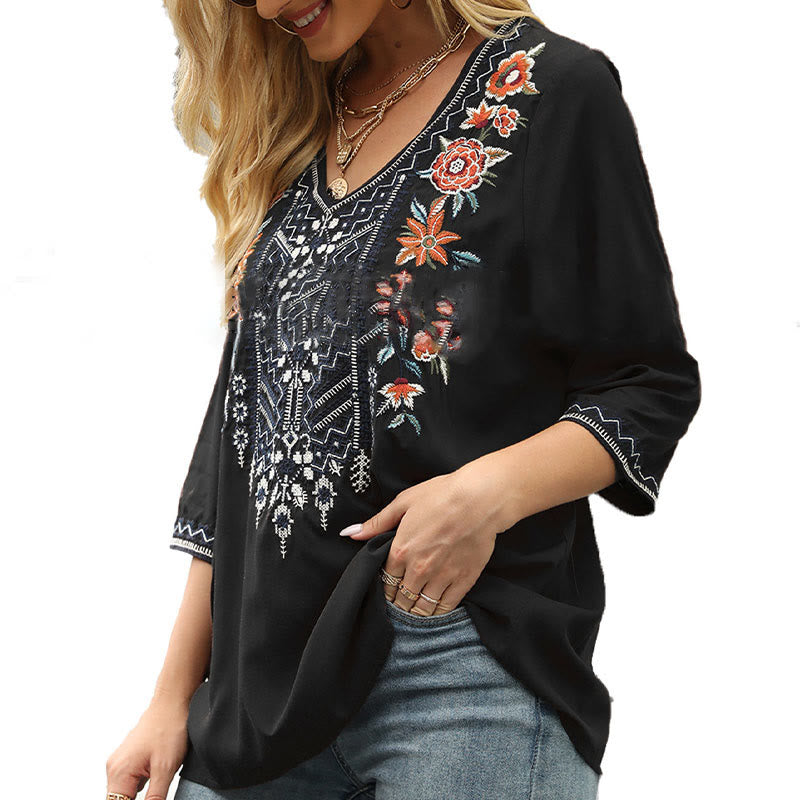 Camiseta de algodón para mujer con cuello en V y manga tres cuartos con diseño floral bordado liso y casual de Buddha Stones para primavera - image 11