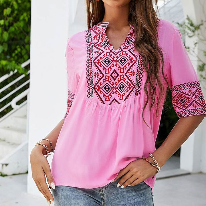 Camiseta de algodón para mujer con cuello en V y media manga con bordado floral bohemio de Buddha Stones - Rosa fuerte - US14, UK/AU18, EU46 (4XL) - image 0