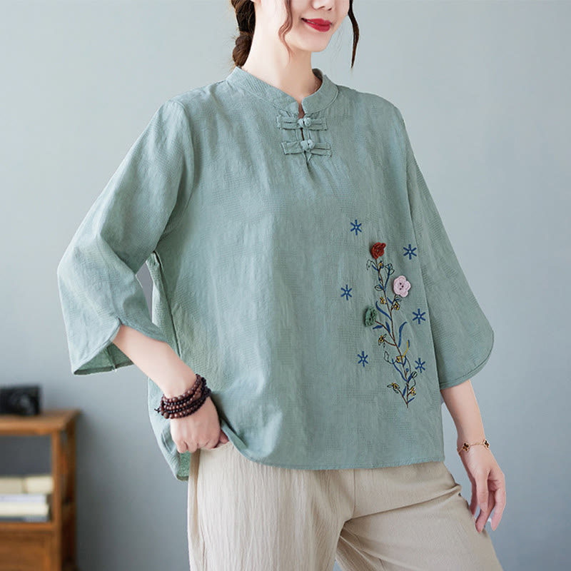 Camisa de lino y algodón para mujer con bordado de flores estereoscópicas vintage de verano con Buddha Stones y manga tres cuartos y botones de rana - Turquesa medio - US12, UK/AU16, EU44 (3XL) - image 17