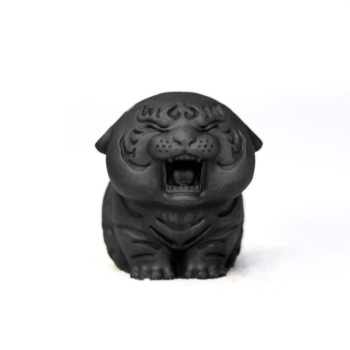 Estatua de resina fundida con óxido de hierro en polvo de tigre en miniatura con Buddha Stones para decoración del hogar