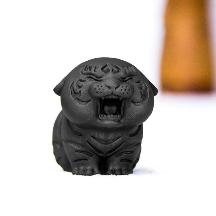 Estatua de resina fundida con óxido de hierro en polvo de tigre en miniatura con Buddha Stones para decoración del hogar
