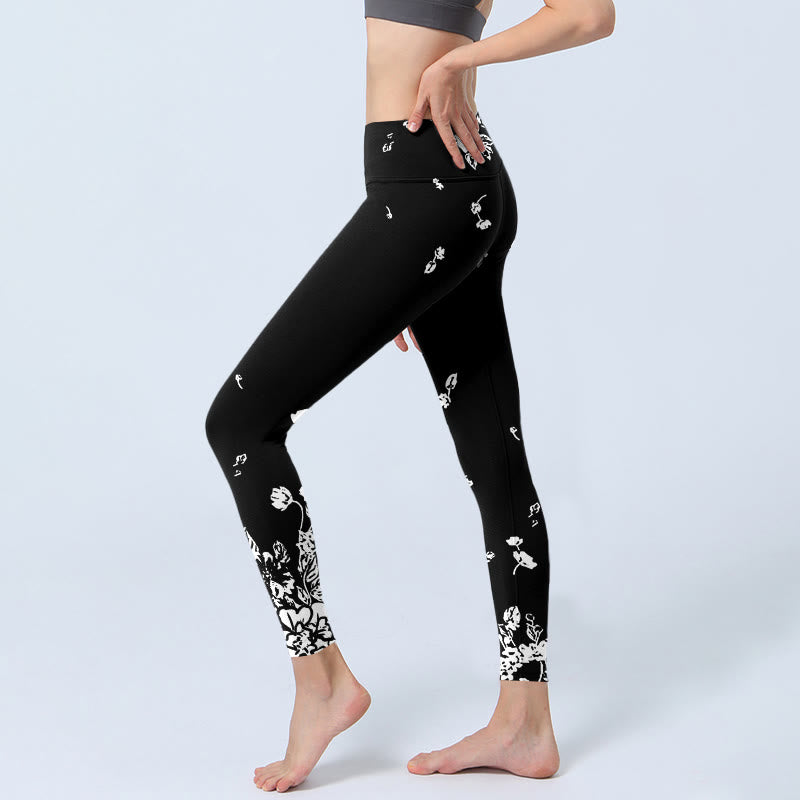Leggings de yoga para mujer con estampado de pétalos dispersos en negro y Buddha Stones - image 3
