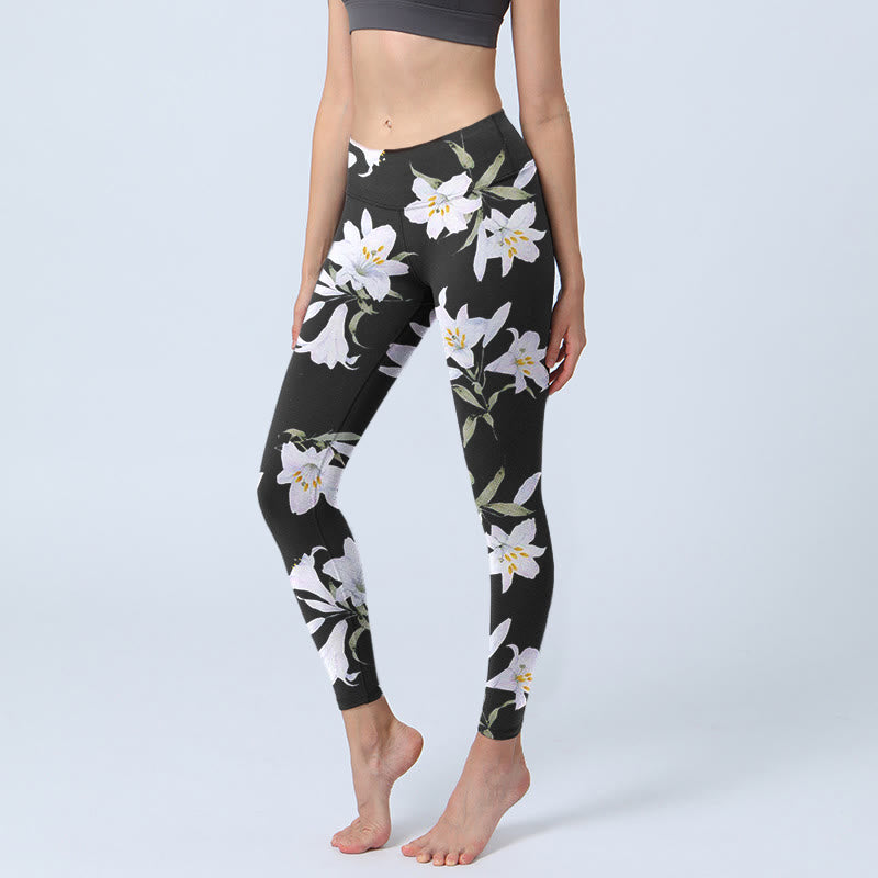 Leggings de yoga para mujer con estampado de hojas y flores de lirio negro y Buddha Stones - Negro - US18，UK/AU22，EU50 (4XL) - image 0