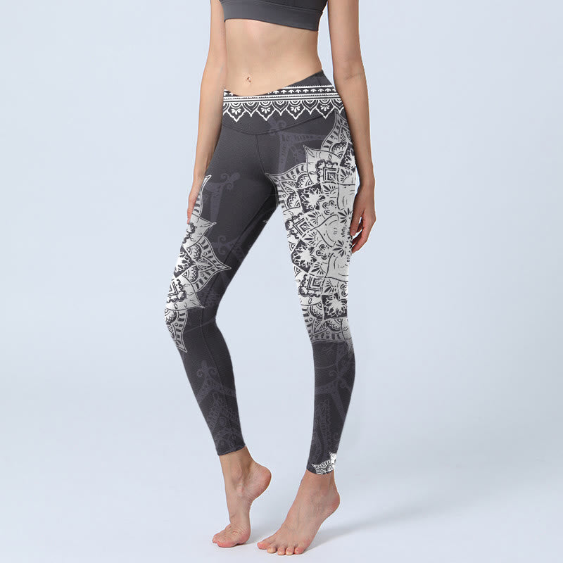Leggings de yoga para mujer con estampado de flores de mandala negras y Buddha Stones - Negro - US18，UK/AU22，EU50 (4XL) - image 1