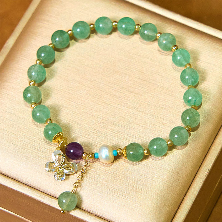 Pulsera con dije de mariposa de cuarzo fresa natural y cuarzo fresa verde de Buddha Stones