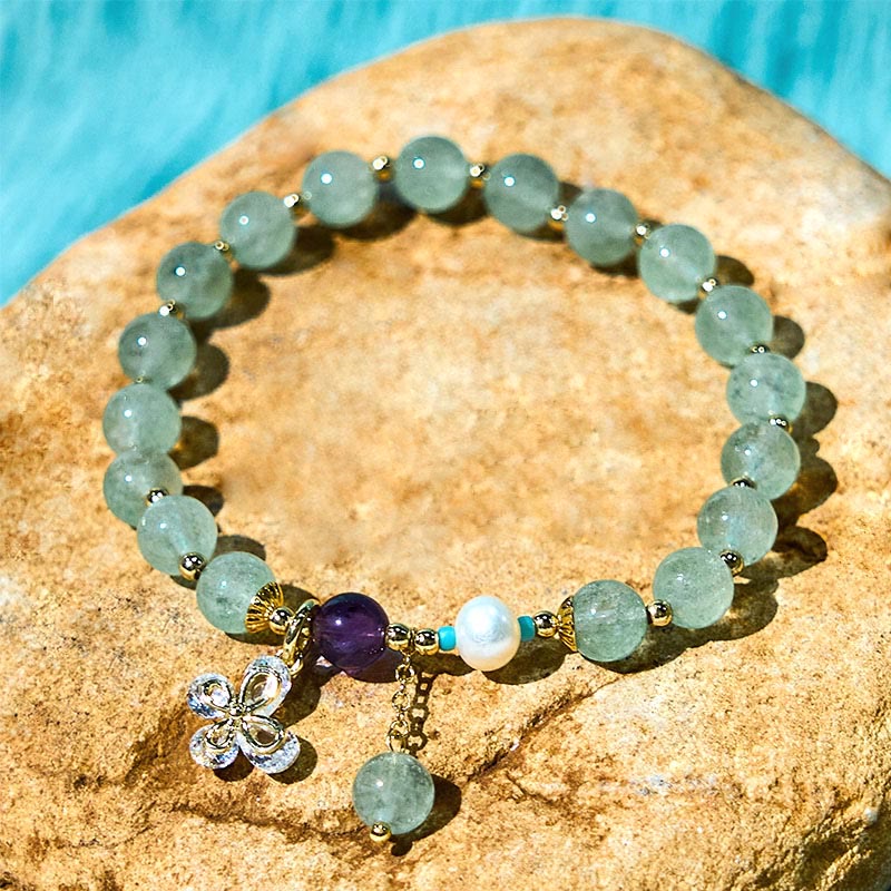 Pulsera con dije de mariposa de cuarzo fresa natural y cuarzo fresa verde de Buddha Stones
