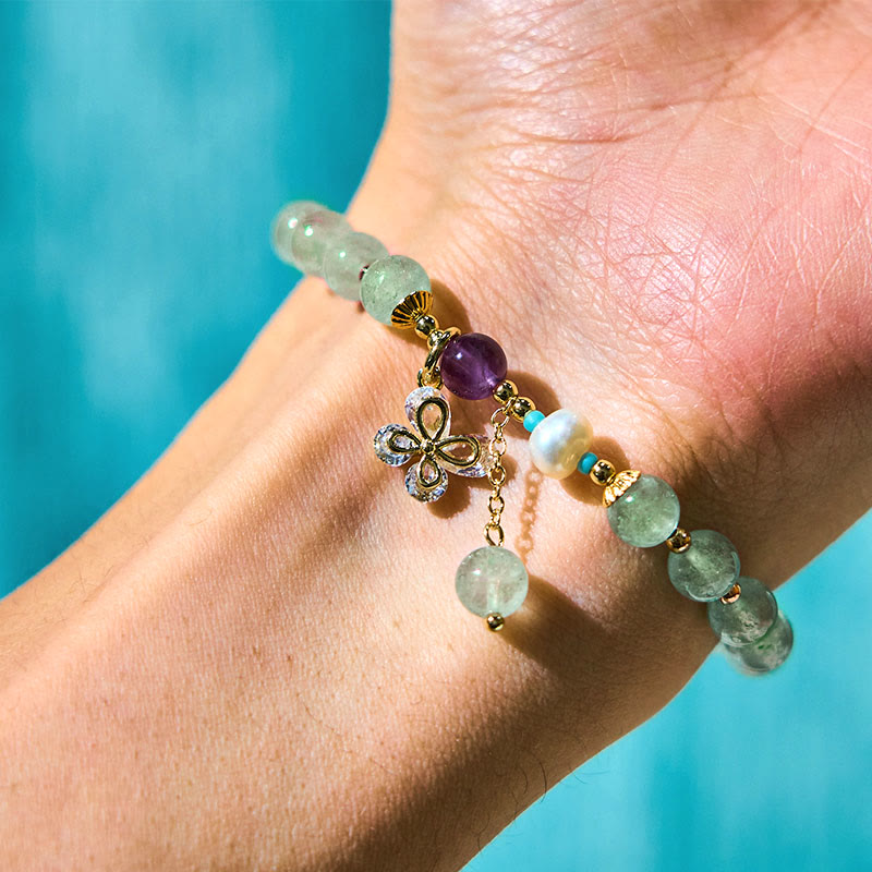 Pulsera con dije de mariposa de cuarzo fresa natural y cuarzo fresa verde de Buddha Stones