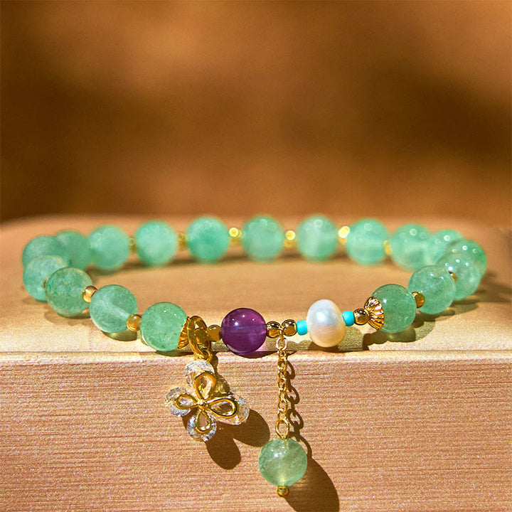 Pulsera con dije de mariposa de cuarzo fresa natural y cuarzo fresa verde de Buddha Stones