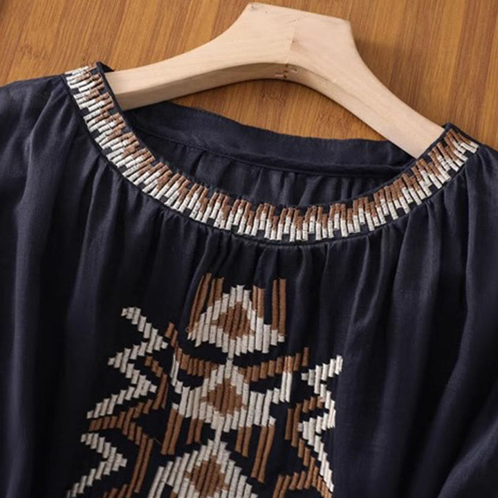 Camiseta informal de licra con bordado simétrico de Buddha Stones para mujer, cuello redondo, manga corta