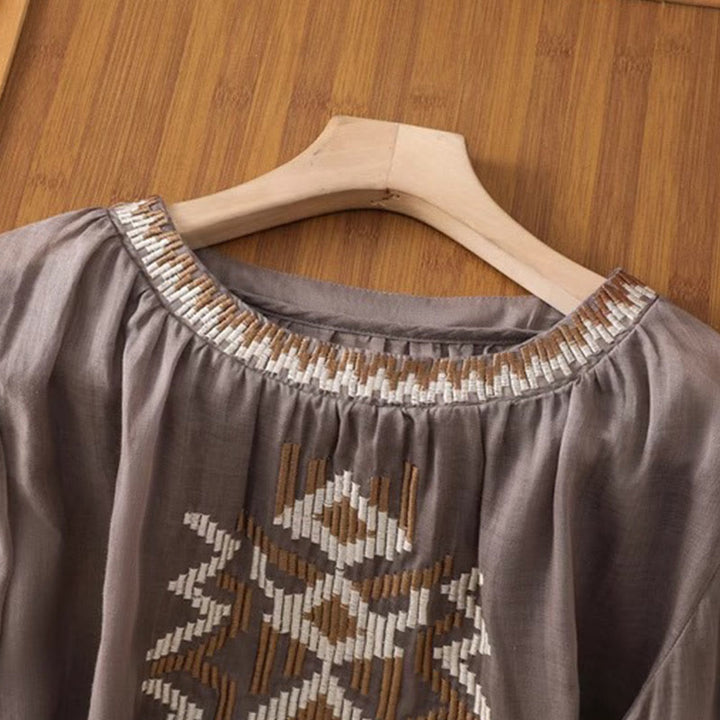 Camiseta informal de licra con bordado simétrico de Buddha Stones para mujer, cuello redondo, manga corta